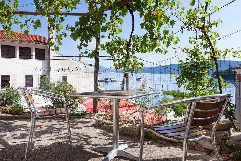 Πανσιόν Apartments & Rooms Dinko Valun